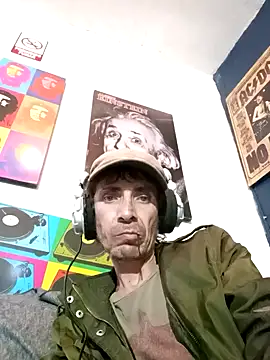 Snapshot of githot chatting on 09.18.25 githot online show from 09.18.25