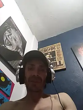 Snapshot of githot chatting on 09.28.25 githot online show from 09.28.25