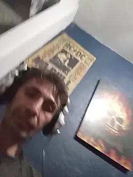 Snapshot of githot chatting on 11.01.25 githot online show from 11.01.25