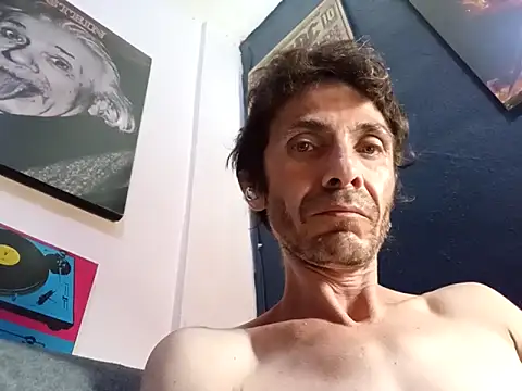 Snapshot of githot chatting on 11.04.25 githot online show from 11.04.25