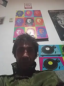 Snapshot of githot chatting on 11.13.25 githot online show from 11.13.25