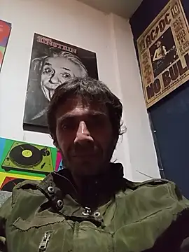 Snapshot of githot chatting on 11.16.25 githot online show from 11.16.25