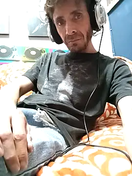 Snapshot of githot chatting on 12.04.25 githot online show from 12.04.25