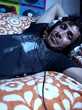 Snapshot of githot chatting on 12.05.25 githot online show from 12.05.25