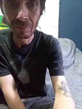 Snapshot of githot chatting on 12.17.25 githot online show from 12.17.25