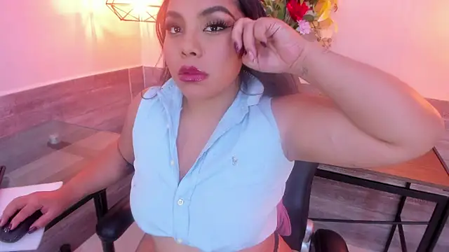 Snapshot of MiaMoxxy chatting on 11.01.25 MiaMoxxy online show from 11.01.25