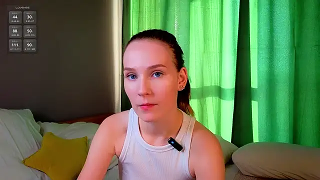 Snapshot of QueenieHathaway chatting on 09.23.25 QueenieHathaway online show from 09.23.25