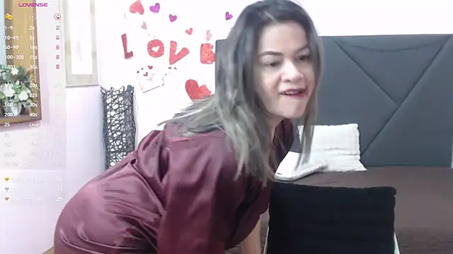 pamela echeverria online show from 04.25.26
