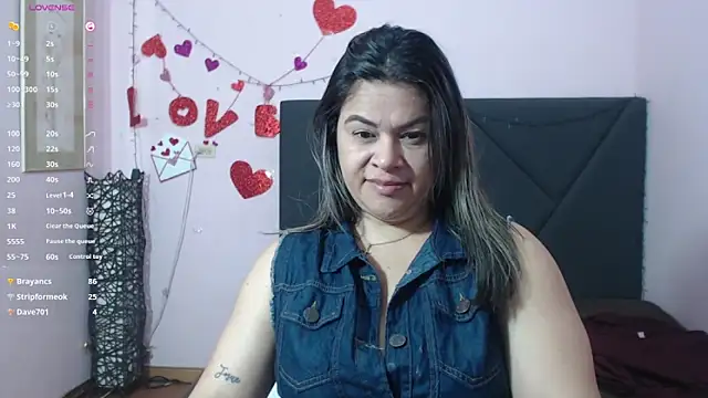 pamela echeverria online show from 04.29.26