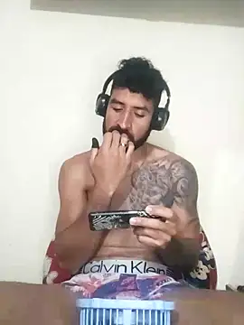 Snapshot of Alexsexygamer chatting on 12.17.25 Alexsexygamer online show from 12.17.25