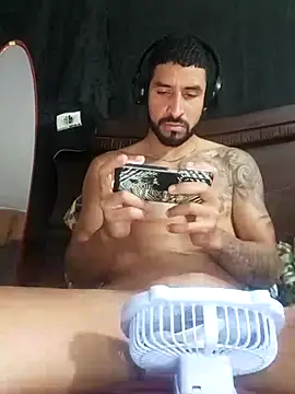 Snapshot of Alexsexygamer chatting on 01.13.26 Alexsexygamer online show from 01.13.26