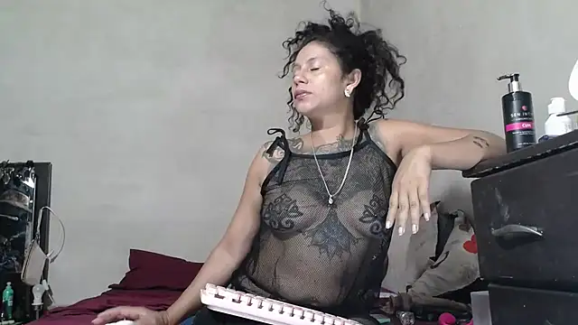 CataleyaRosee online show from 04.27.26
