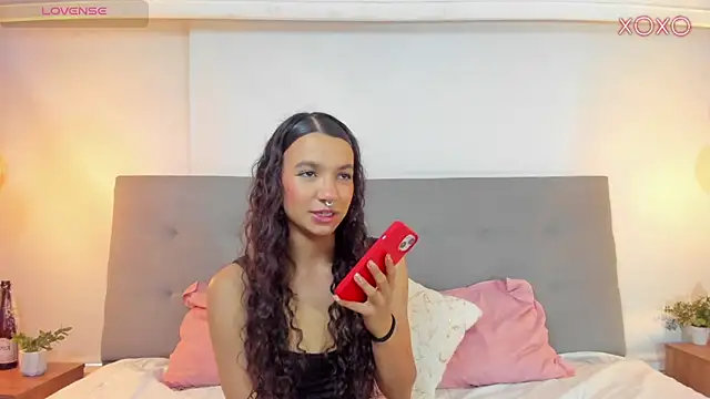 Luna Claire online show from 11.20.25