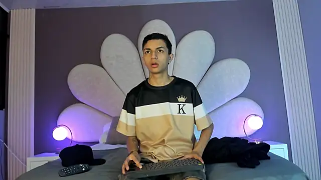 NickandAbby  online show from 07.16.26