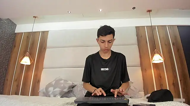 NickandAbby  online show from 07.23.26