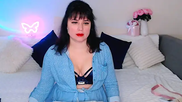 Snapshot of Bella_Hillss chatting on 10.02.25 Bella Hillss online show from 10.02.25