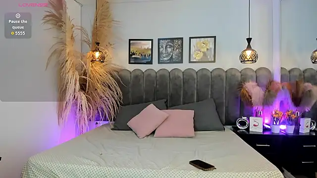 Viollet xoxo online show from 10.13.25