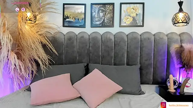 Viollet xoxo online show from 10.14.25