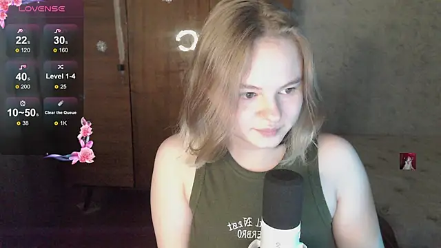 Snapshot of SlipperSherry chatting on 10.05.25 SlipperSherry online show from 10.05.25