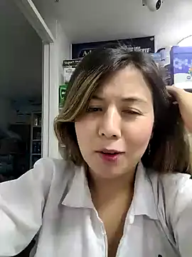 Sophie del Castillo online show from 10.31.25