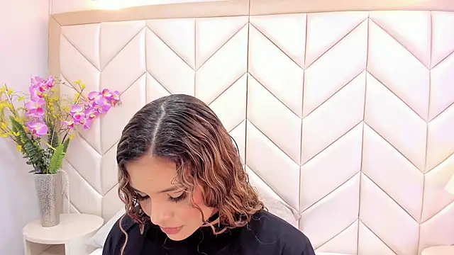 Snapshot of CataRicci chatting on 09.20.25 CataRicci online show from 09.20.25