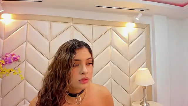 Snapshot of CataRicci chatting on 09.23.25 CataRicci online show from 09.23.25