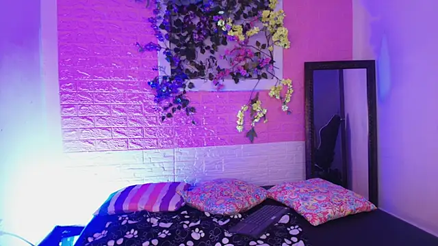 Katy bratz  online show from 09.13.25