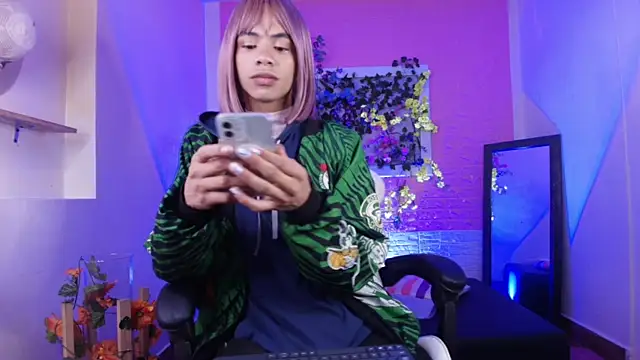 Katy bratz  online show from 10.06.25