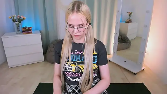 BellaMontgomery online show from 05.18.26