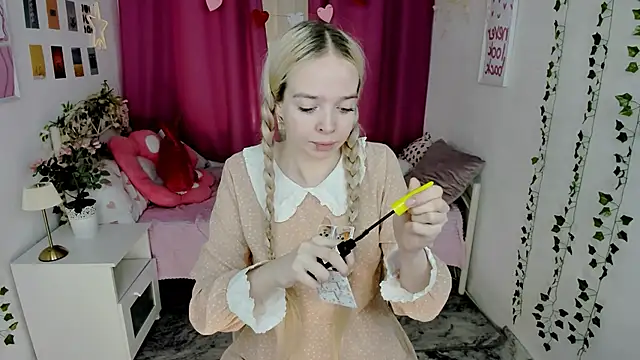 BellaMontgomery online show from 05.30.26