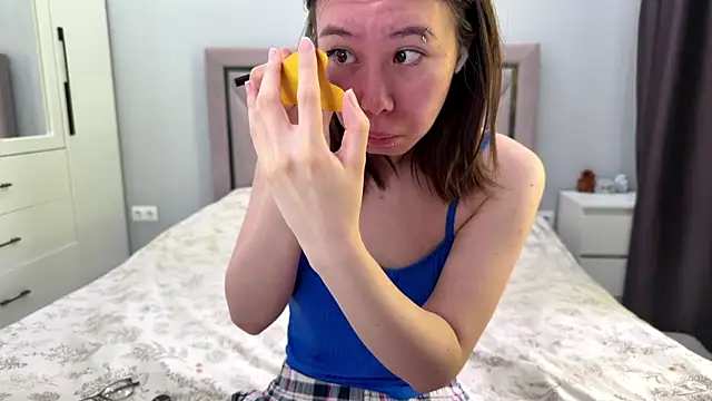 Wow Akemi online show from 06.06.26