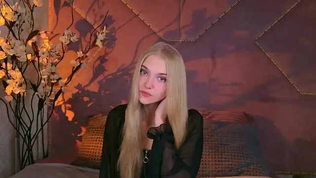 4example Chloe online show from 10.01.25