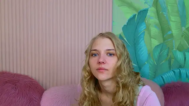 4example Chloe online show from 04.24.26
