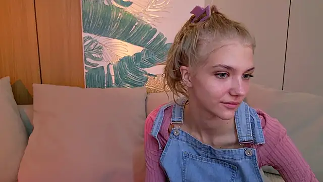 4example Chloe online show from 04.25.26