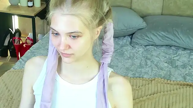 4example Chloe online show from 05.08.26