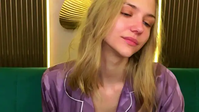 4example Chloe online show from 06.07.26