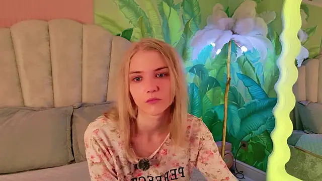 4example Chloe online show from 06.16.26