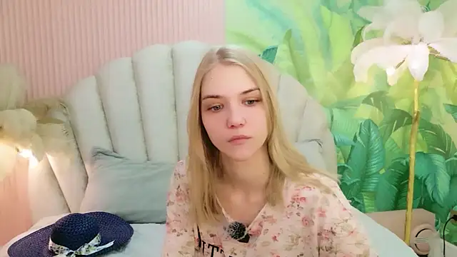 4example Chloe online show from 06.21.26