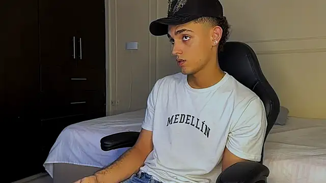 Snapshot of nathan_shimmer chatting on 12.20.25 nathan shimmer online show from 12.20.25