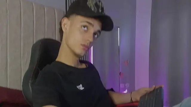 Snapshot of nathan_shimmer chatting on 01.05.26 nathan shimmer online show from 01.05.26