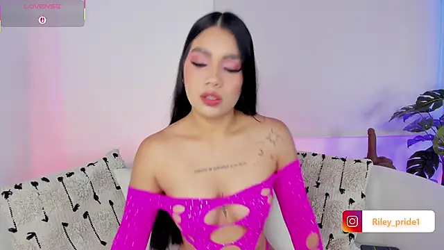 Snapshot of Cutie_Riley chatting on 10.09.25 Cutie Riley online show from 10.09.25