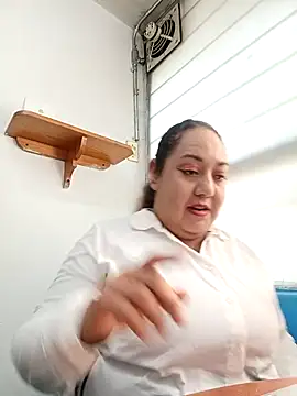 Caroomoom27 online show from 12.18.25