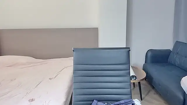 Snapshot of nini_a chatting on 10.25.25 nini a online show from 10.25.25