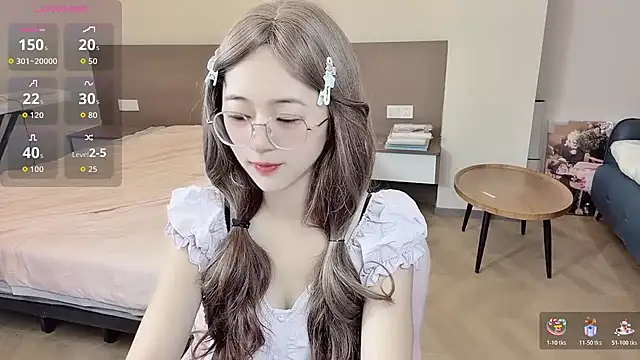 Snapshot of nini_a chatting on 11.23.25 nini a online show from 11.23.25