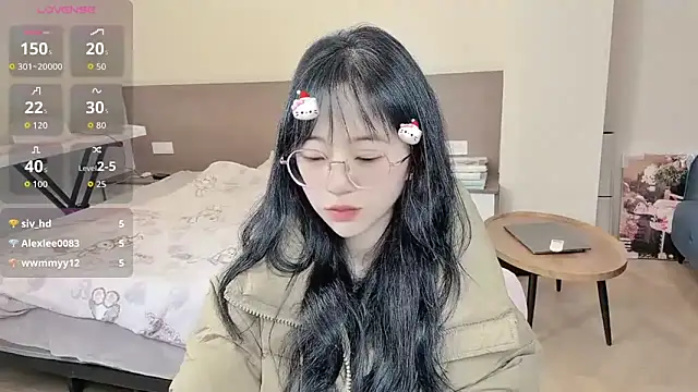 Snapshot of nini_a chatting on 12.16.25 nini a online show from 12.16.25