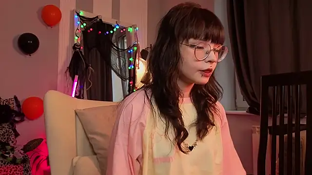 Snapshot of Misa_Perfect chatting on 10.30.25 Misa Perfect online show from 10.30.25