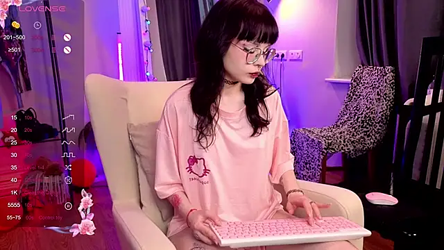 Snapshot of Misa_Perfect chatting on 11.15.25 Misa Perfect online show from 11.15.25