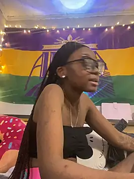 Snapshot of HennessyBaby21 chatting on 03.10.26 HennessyBaby21 online show from 03.10.26