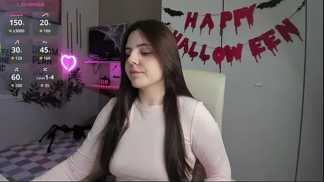 Snapshot of LiaWoow chatting on 10.31.25 LiaWoow online show from 10.31.25