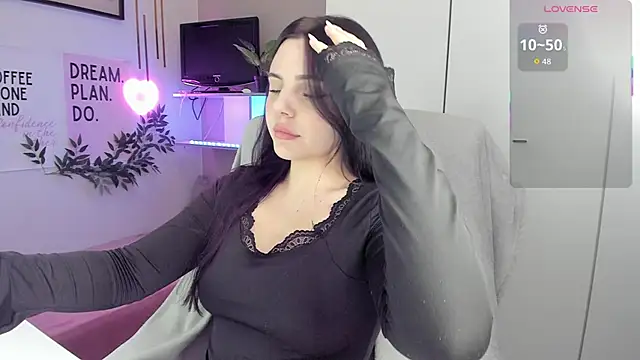 LiaWoow online show from 12.16.25